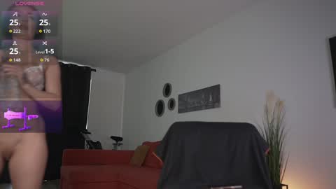 Snapshot of queen_leylla chatting on 11-15-25, 06:33 queen_leylla online show from 11-15-25, 06:33