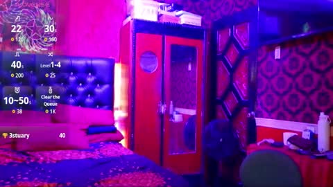 Snapshot of queen_lily chatting on 11-01-25, 12:23 Lily online show from 11-01-25, 12:23