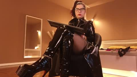 Snapshot of queen_manifest chatting on 12-12-24, 07:41 Mistresss Manifest online show from 12-12-24, 07:41