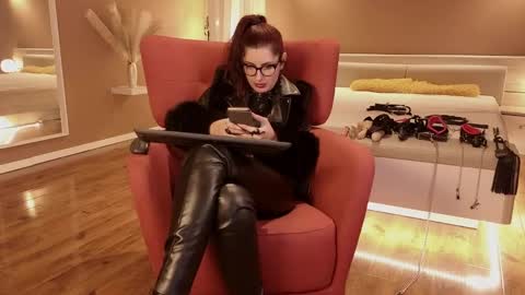 Snapshot of queen_manifest chatting on 02-23-25, 10:49 Mistresss Manifest online show from 02-23-25, 10:49