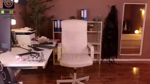 Snapshot of queen_manifest chatting on 09-27-25, 07:57 Mistresss Manifest online show from 09-27-25, 07:57