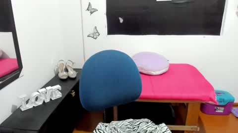 Snapshot of queen_natttyy chatting on 01-29-25, 06:18 queen_natttyy online show from 01-29-25, 06:18