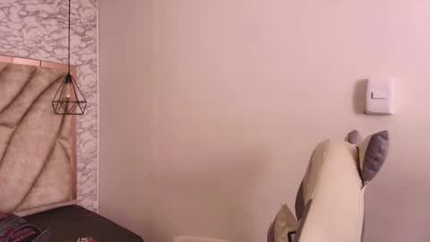   online show from 12-05-25, 11:08