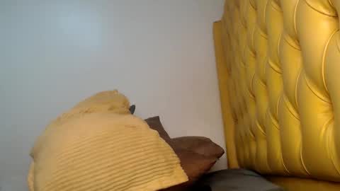 Snapshot of queen_tweakingbae chatting on 12-16-25, 02:16 valdonte online show from 12-16-25, 02:16