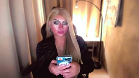 Snapshot of queenarthalia chatting on 12-10-24, 01:55 ARTHA online show from 12-10-24, 01:55