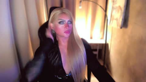 Snapshot of queenarthalia chatting on 12-10-24, 06:28 ARTHA online show from 12-10-24, 06:28