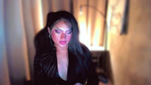 Snapshot of queenarthalia chatting on 12-19-24, 08:34 ARTHA online show from 12-19-24, 08:34