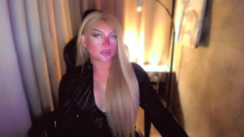 Snapshot of queenarthalia chatting on 12-30-24, 02:08 ARTHA online show from 12-30-24, 02:08