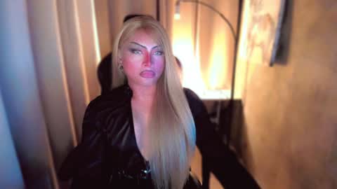 Snapshot of queenarthalia chatting on 01-04-25, 04:32 ARTHA online show from 01-04-25, 04:32