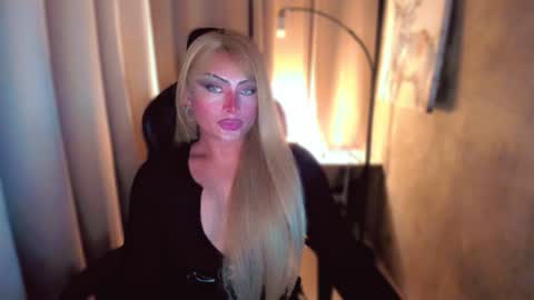 Snapshot of queenarthalia chatting on 01-04-25, 07:44 ARTHA online show from 01-04-25, 07:44