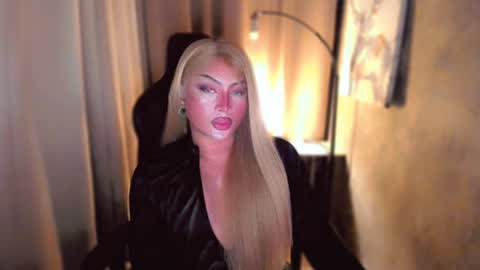 Snapshot of queenarthalia chatting on 01-07-25, 05:09 ARTHA online show from 01-07-25, 05:09