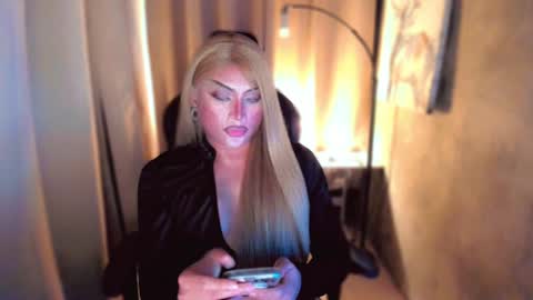 Snapshot of queenarthalia chatting on 01-11-25, 07:05 ARTHA online show from 01-11-25, 07:05