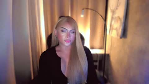 Snapshot of queenarthalia chatting on 01-24-25, 09:26 ARTHA online show from 01-24-25, 09:26