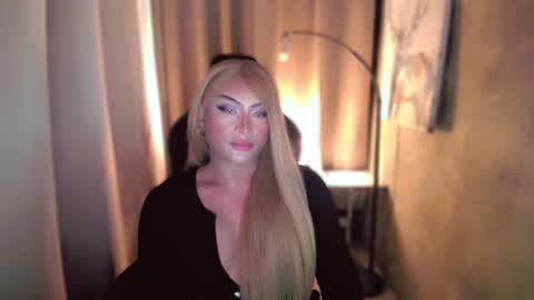 Snapshot of queenarthalia chatting on 01-26-25, 09:51 ARTHA online show from 01-26-25, 09:51