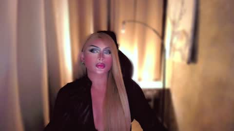 Snapshot of queenarthalia chatting on 01-29-25, 05:56 ARTHA online show from 01-29-25, 05:56