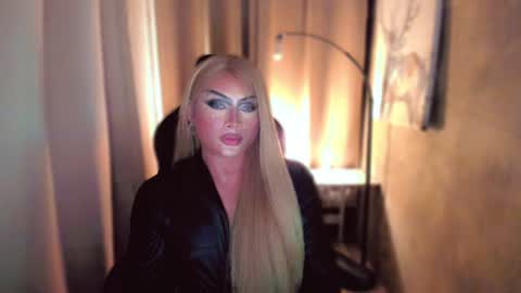 Snapshot of queenarthalia chatting on 01-29-25, 10:11 ARTHA online show from 01-29-25, 10:11