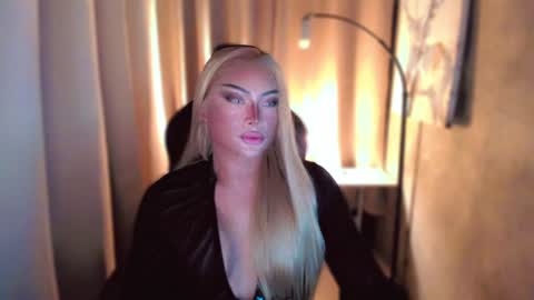 Snapshot of queenarthalia chatting on 02-08-25, 07:05 ARTHA online show from 02-08-25, 07:05