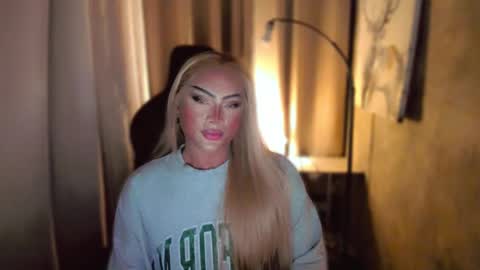 Snapshot of queenarthalia chatting on 02-18-25, 06:37 ARTHA online show from 02-18-25, 06:37