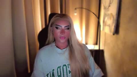 Snapshot of queenarthalia chatting on 02-21-25, 09:45 ARTHA online show from 02-21-25, 09:45