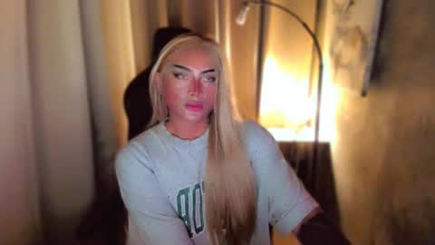 Snapshot of queenarthalia chatting on 02-28-25, 12:20 ARTHA online show from 02-28-25, 12:20