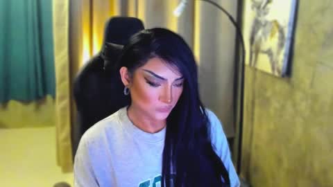 Snapshot of queenarthalia chatting on 03-12-25, 08:08 ARTHA online show from 03-12-25, 08:08