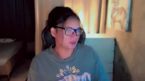 Snapshot of queenarthalia chatting on 09-19-25, 08:38 ARTHA online show from 09-19-25, 08:38