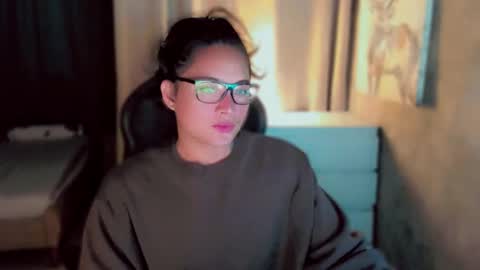 Snapshot of queenarthalia chatting on 10-10-25, 06:23 ARTHA online show from 10-10-25, 06:23