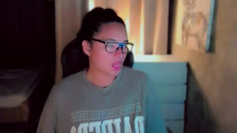 Snapshot of queenarthalia chatting on 10-11-25, 06:45 ARTHA online show from 10-11-25, 06:45