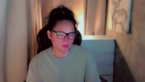 Snapshot of queenarthalia chatting on 10-23-25, 08:02 ARTHA online show from 10-23-25, 08:02