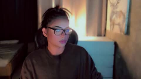 Snapshot of queenarthalia chatting on 11-20-25, 07:52 ARTHA online show from 11-20-25, 07:52