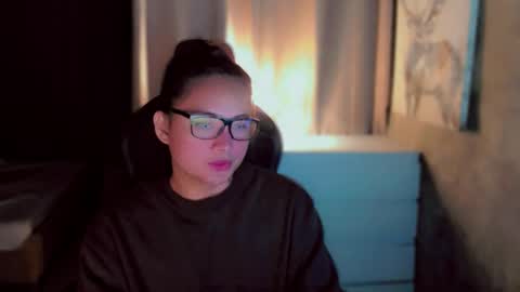 Snapshot of queenarthalia chatting on 11-28-25, 03:14 ARTHA online show from 11-28-25, 03:14