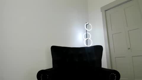 Queen Blaire online show from 10-21-25, 05:46