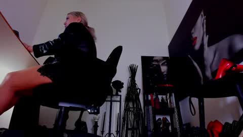 Misscatsnow online show from 02-02-26, 03:05