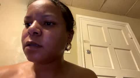 Snapshot of queencreolexo chatting on 11-23-25, 02:33 queencreolexo online show from 11-23-25, 02:33