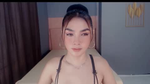 queenemeraldts online show from 11-18-25, 01:33