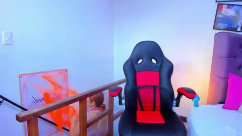 Queen online show from 10-21-25, 06:52