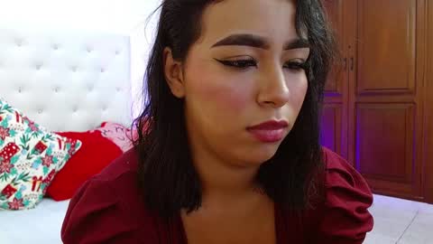 Snapshot of queenie_star chatting on 12-19-24, 09:38 Maria Del Mar online show from 12-19-24, 09:38