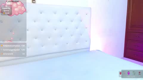 Snapshot of queenie_star chatting on 01-17-25, 08:55 Maria Del Mar online show from 01-17-25, 08:55