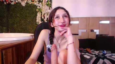 Snapshot of queenjenn__ chatting on 12-12-24, 08:53 QUEENJEENN online show from 12-12-24, 08:53