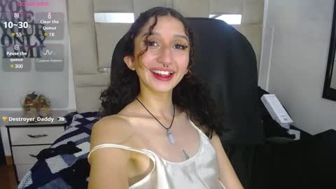 Snapshot of queenjenn__ chatting on 01-04-25, 09:52 QUEENJEENN online show from 01-04-25, 09:52