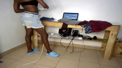 Snapshot of queenkiah chatting on 02-21-26, 07:48 Nina online show from 02-21-26, 07:48