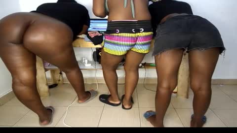 Snapshot of queenkiah chatting on 03-18-26, 07:00 Nina online show from 03-18-26, 07:00