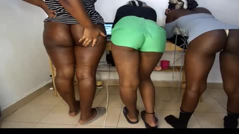 Snapshot of queenkiah chatting on 03-21-26, 08:19 Nina online show from 03-21-26, 08:19