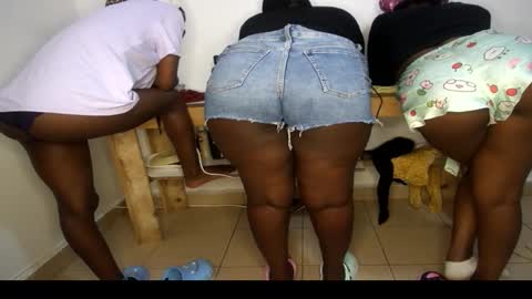 Snapshot of queenkiah chatting on 03-29-26, 09:04 Nina online show from 03-29-26, 09:04