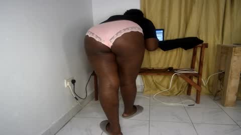 Snapshot of queenkiah chatting on 04-11-26, 04:33 Nina online show from 04-11-26, 04:33