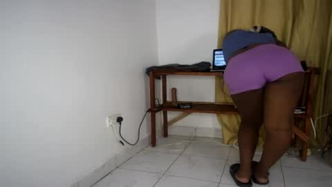 Snapshot of queenkiah chatting on 04-12-26, 06:51 Nina online show from 04-12-26, 06:51