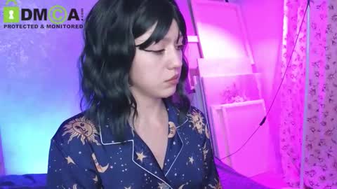 Snapshot of queenofwandss chatting on 11-19-25, 05:35 follow my new insta online show from 11-19-25, 05:35