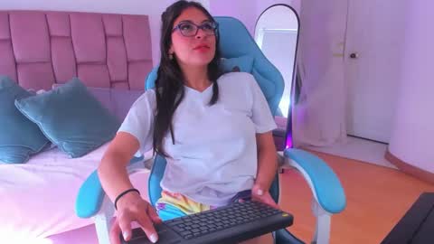 Rose online show from 10-30-25, 12:39