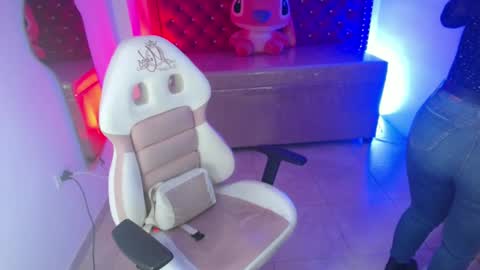 Queen Rose  online show from 09-30-25, 05:18
