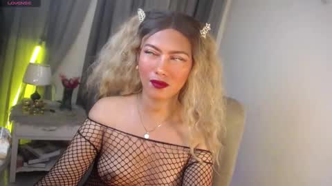 Snapshot of queensabbyvee chatting on 11-12-25, 05:24 Sabrina online show from 11-12-25, 05:24